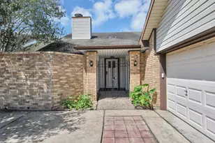 1723 Plumbwood Way, Houston, TX 77058 - Photo 4