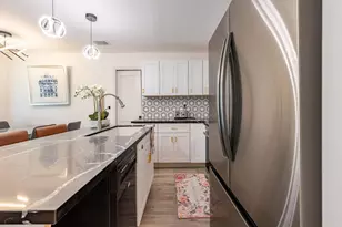 4805 Southwind St, Houston, TX 77033 - Photo 8