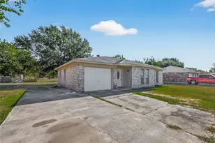 408 Mahan St, Wharton, TX 77488 - Photo 2