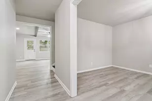 10647 Hazelhurst Dr, Houston, TX 77043 - Photo 14