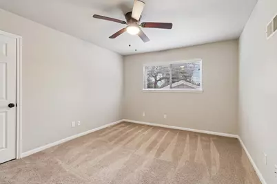 10647 Hazelhurst Drive, Houston, TX 77043 - Photo 28