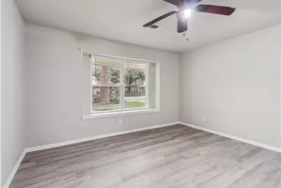 10647 Hazelhurst Drive, Houston, TX 77043 - Photo 18