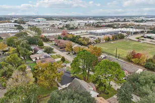 10647 Hazelhurst Dr, Houston, TX 77043 - Photo 40