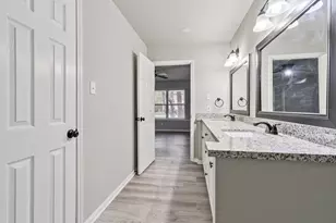 10647 Hazelhurst Dr, Houston, TX 77043 - Photo 20