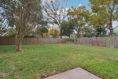 10647 Hazelhurst Drive, Houston, TX 77043 - Photo 30