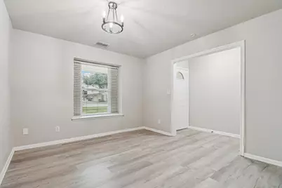 10647 Hazelhurst Drive, Houston, TX 77043 - Photo 16