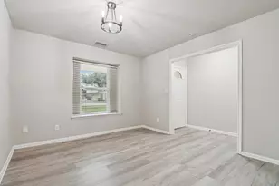 10647 Hazelhurst Dr, Houston, TX 77043 - Photo 16