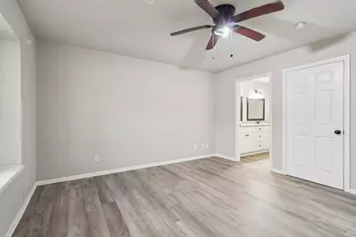 10647 Hazelhurst Drive, Houston, TX 77043 - Photo 18