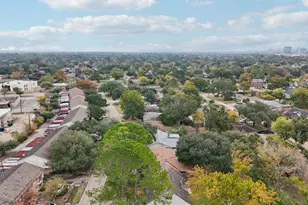 10647 Hazelhurst Dr, Houston, TX 77043 - Photo 38