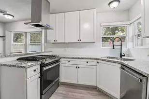 10647 Hazelhurst Dr, Houston, TX 77043 - Photo 12