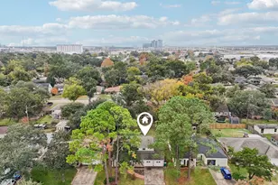 10647 Hazelhurst Dr, Houston, TX 77043 - Photo 2