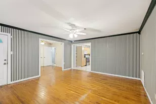 302 Bowie St, West Columbia, TX 77486 - Photo 4
