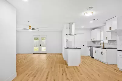 615 S 7th Street, La Porte, TX 77571 - Photo 6