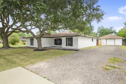 615 S 7th Street, La Porte, TX 77571 - Photo 1