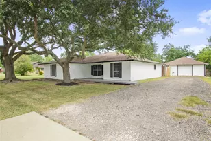 615 S 7th St, La Porte, TX 77571 - Photo 2