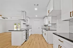 615 S 7th St, La Porte, TX 77571 - Photo 6