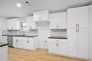 615 S 7th St, La Porte, TX 77571 - Photo 8