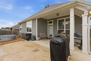 915 Farm Path, Brenham, TX 77833 - Photo 14