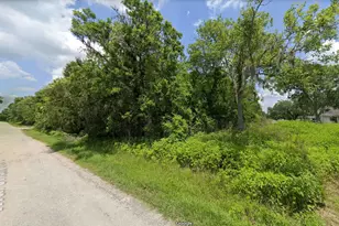 000 Marshall Ave, Holiday Lakes, TX 77515 - Photo 1