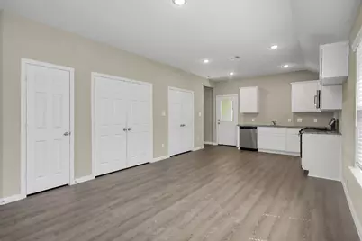 811 Jefferson Avenue, Cleveland, TX 77327 - Photo 8