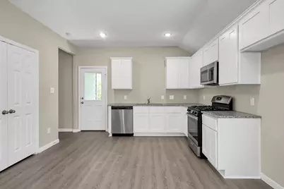 811 Jefferson Avenue, Cleveland, TX 77327 - Photo 10