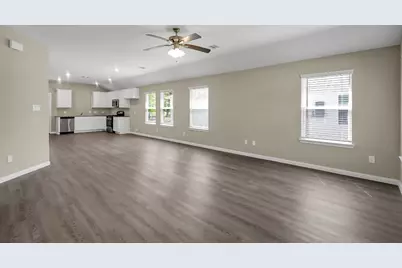 811 Jefferson Avenue, Cleveland, TX 77327 - Photo 4