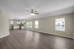 811 Jefferson Ave, Cleveland, TX 77327 - Photo 4