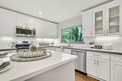 42 Kittiwake Court, The Woodlands, TX 77380 - Photo 18