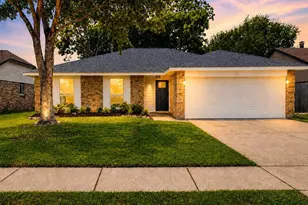 906 River Creek Dr, La Porte, TX 77571 - Photo 1