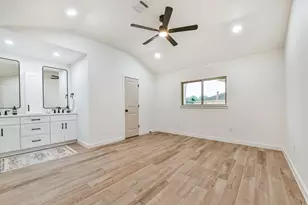 906 River Creek Dr, La Porte, TX 77571 - Photo 16