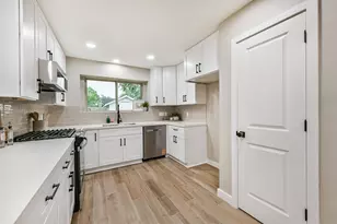 906 River Creek Dr, La Porte, TX 77571 - Photo 8