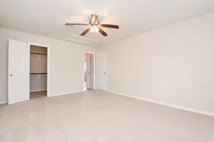 930 Sage St, Baytown, TX 77521 - Photo 22