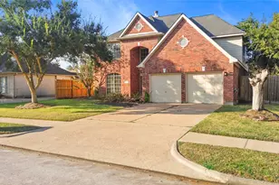 3411 Glastonbury Dr, Pearland, TX 77581 - Photo 2
