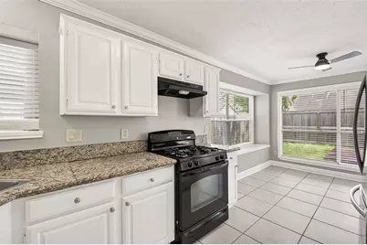 12403 Meadow Ridge Dr, Stafford, TX 77477 - Photo 14