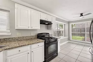 12403 Meadow Ridge Dr, Stafford, TX 77477 - Photo 14