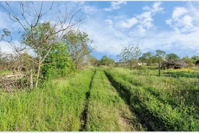 651 Gebhardt, Sealy, TX 77474 - Photo 4