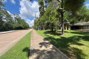 9302 Memorial Dr, Houston, TX 77024 - Photo 4