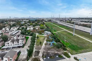 10075 Westpark Dr, Houston, TX 77042 - Photo 24