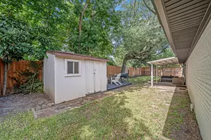 4814 Briarbend Dr, Houston, TX 77035 - Photo 28