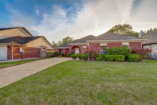 125 Barbetta Ct, League City, TX 77573 - Photo 2