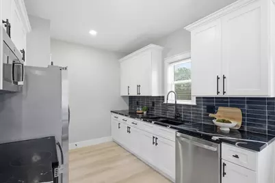 4723 Mallow Street, Houston, TX 77033 - Photo 14