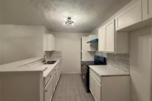 8553 Wilcrest Dr, Houston, TX 77099 - Photo 2