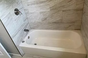 5018 Kenilwood Dr, Houston, TX 77033 - Photo 20