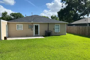 5018 Kenilwood Dr, Houston, TX 77033 - Photo 10