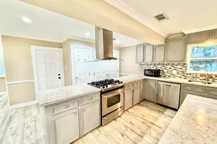 102 Mechanic St, Galveston, TX 77550 - Photo 14