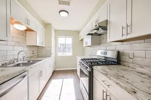 2390 Sarah St, Beaumont, TX 77705 - Photo 10