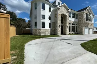 9756 Westview Dr, Houston, TX 77055 - Photo 2