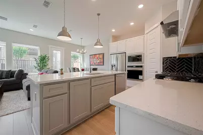 10915 Brambling Wood Drive, Houston, TX 77043 - Photo 16