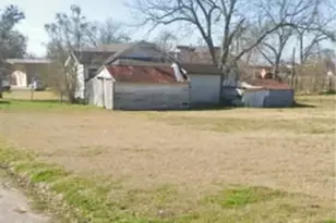 906 Rice St, Hempstead, TX 77445 - Photo 4