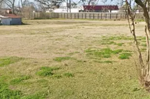 906 Rice St, Hempstead, TX 77445 - Photo 2